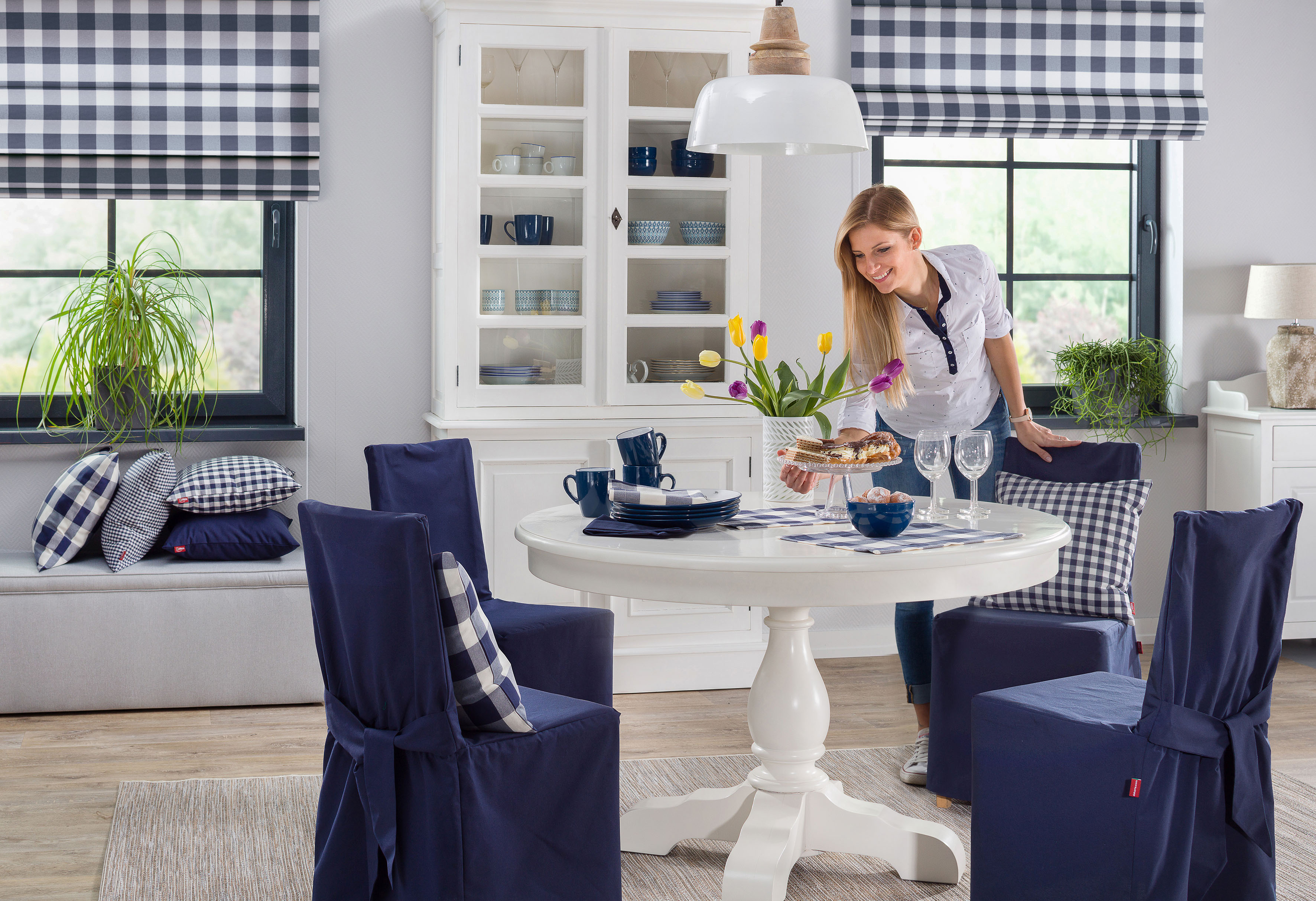 Dining room Timeless White & Navy Blue