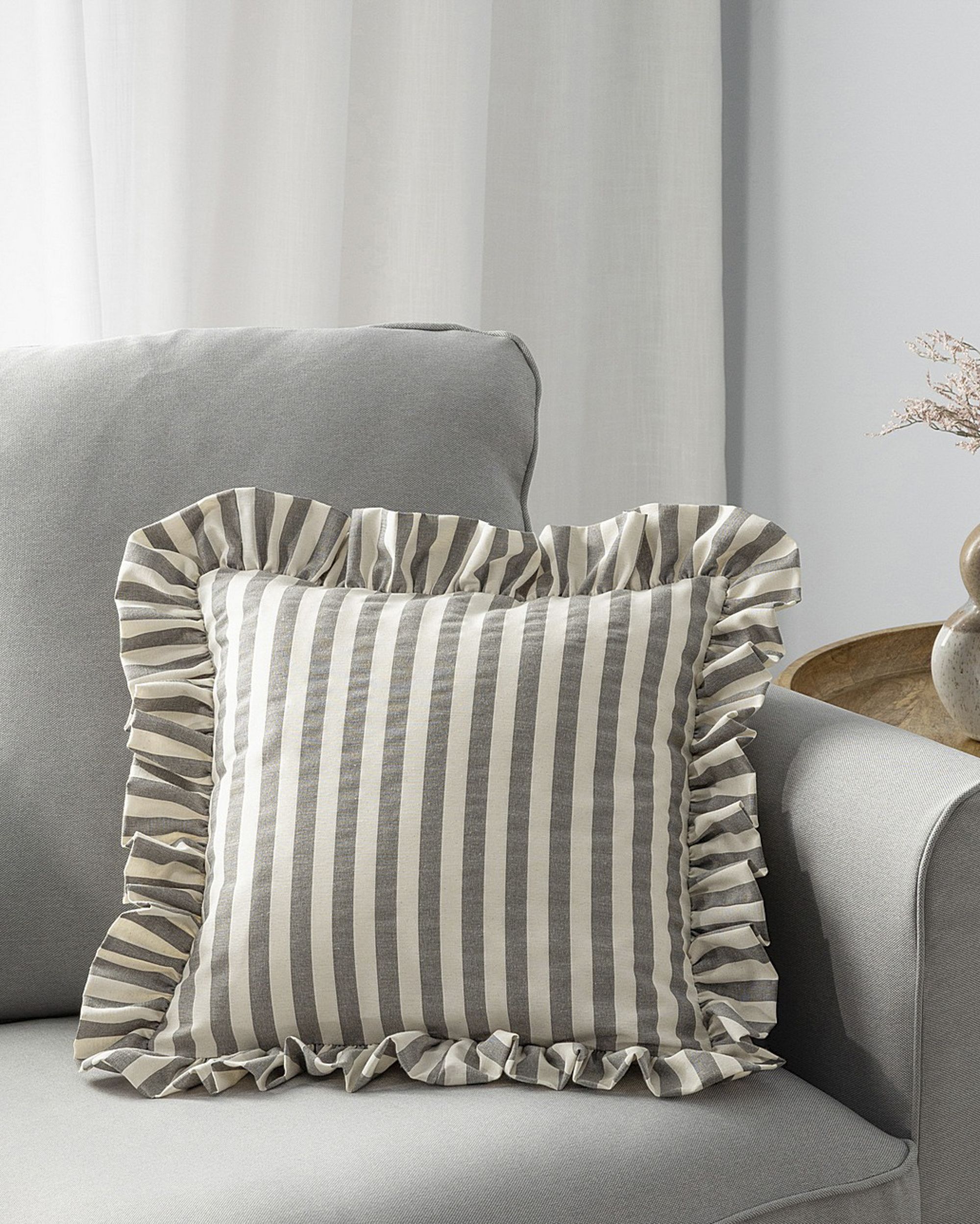 Paula pillowcase with frill colour grey fabric patterned (hover)