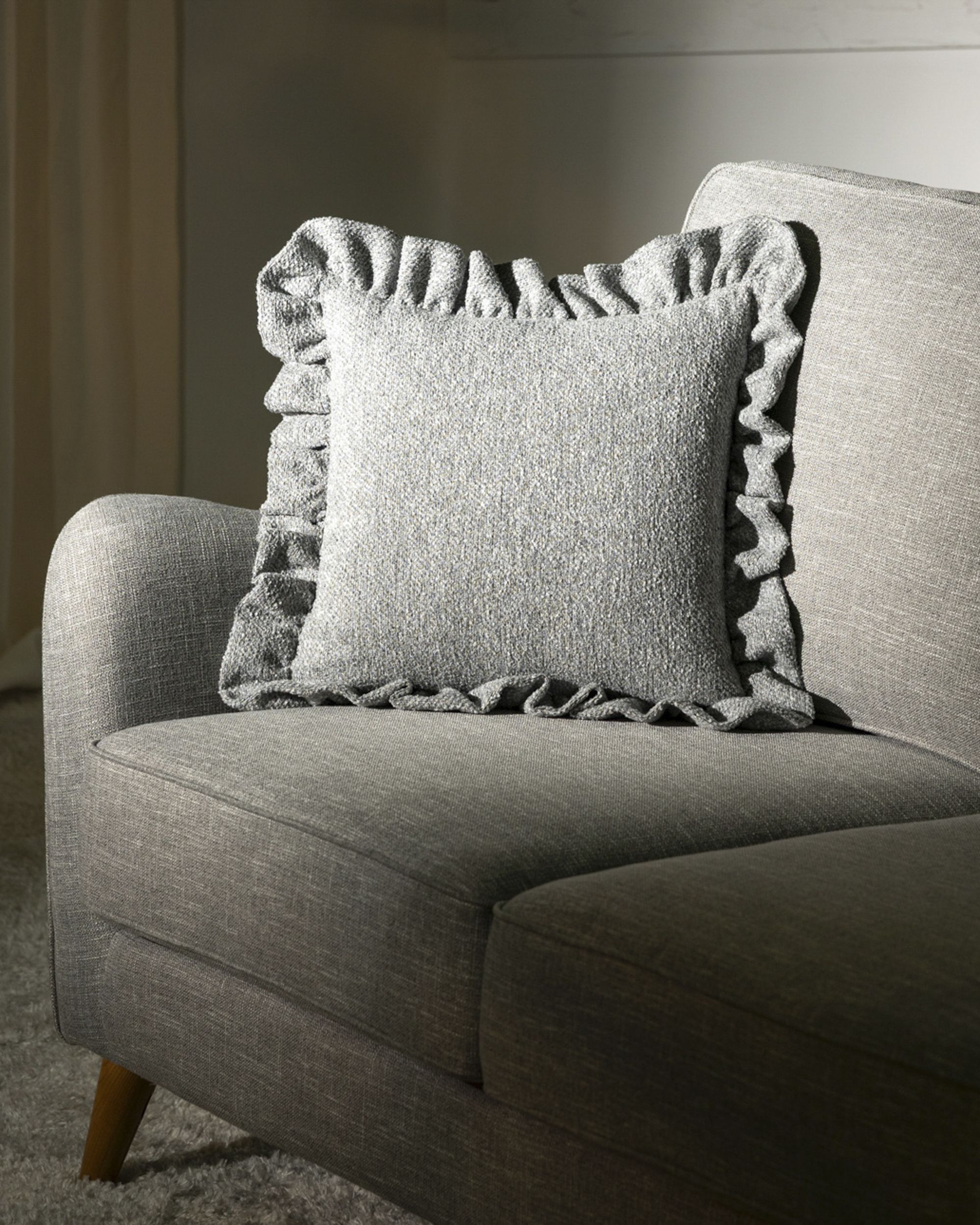 Paula pillowcase with frill colour grey fabric structured (hover)