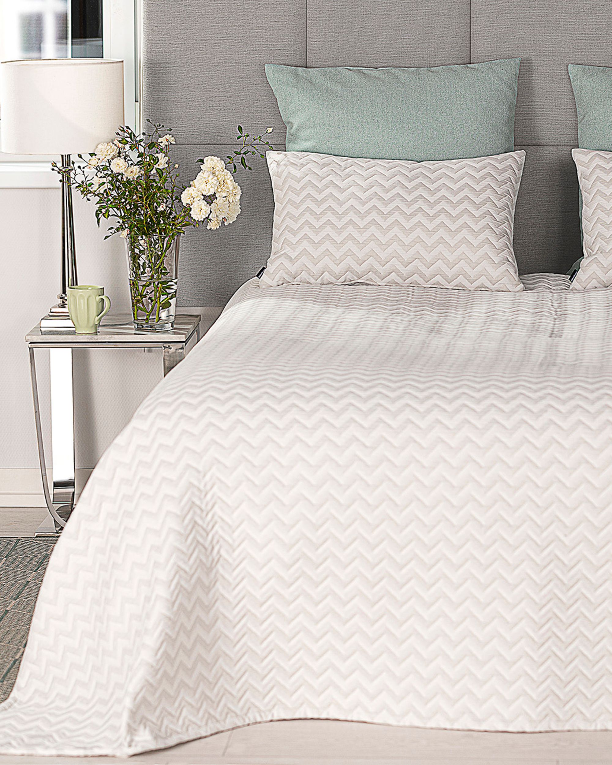 Quilted Chevron throw 150 x 240 cm