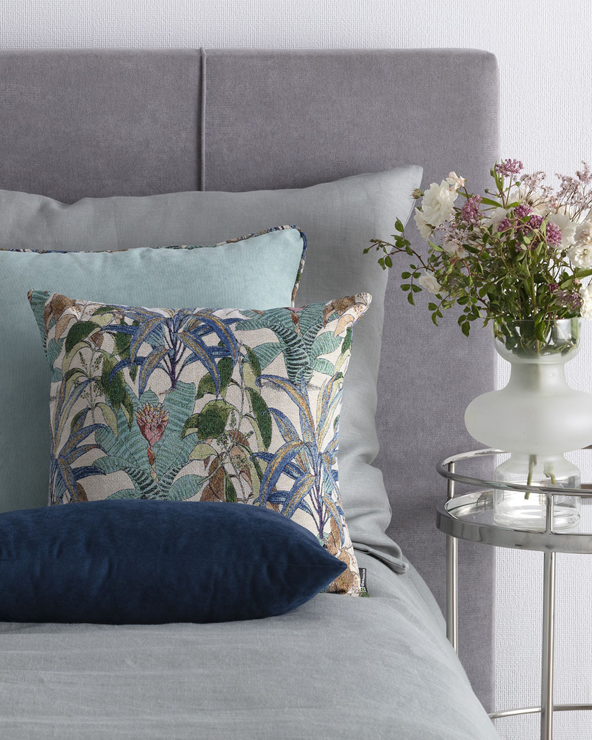 Cushions set of 3, Subtle Touch I (hover)
