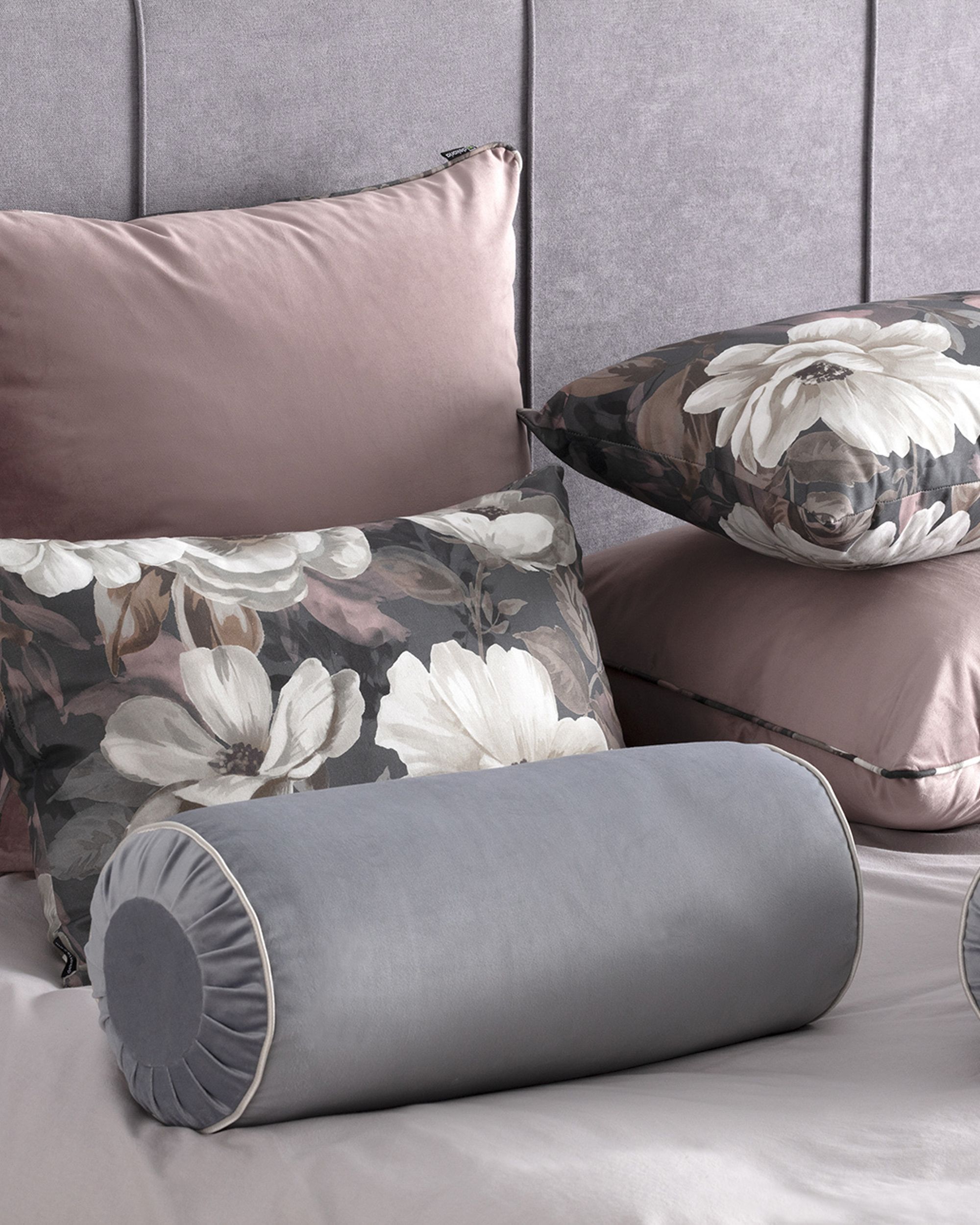 Cushions set of 6,  Romatic Soul (hover)