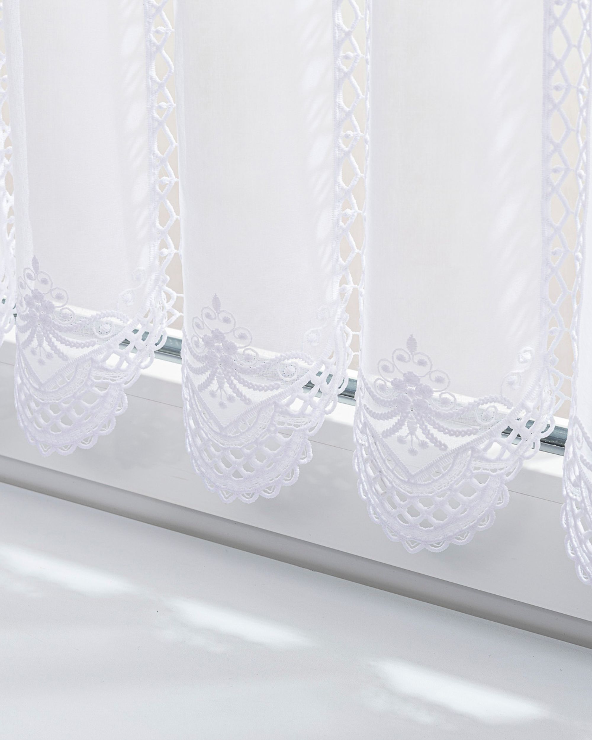Valance embroidered Ornate height 40 cm by metre (hover)