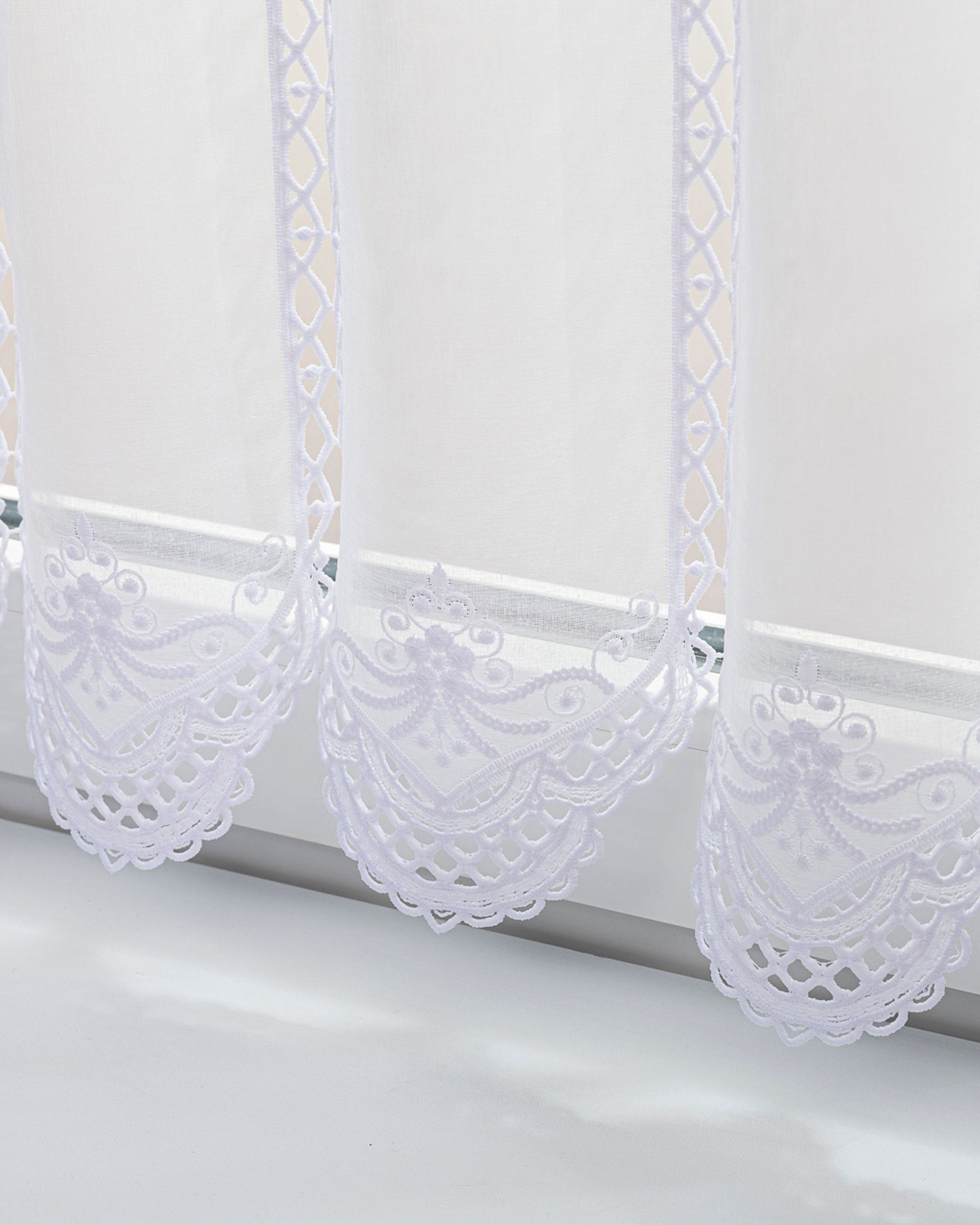 Valance embroidered Ornate height 60 cm by metre (hover)