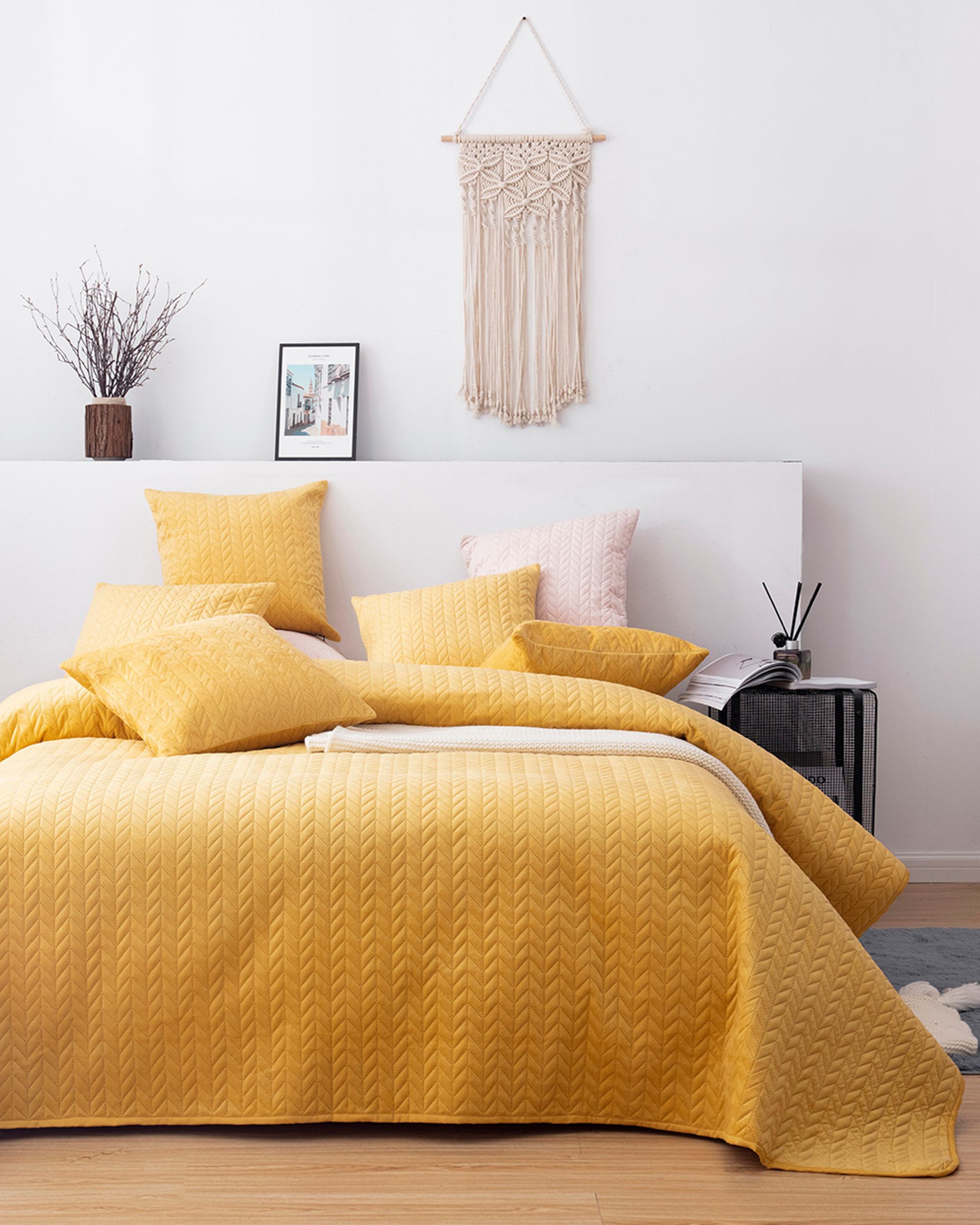 Bedspread on the bed Silky Chic 220x240 cm yellow