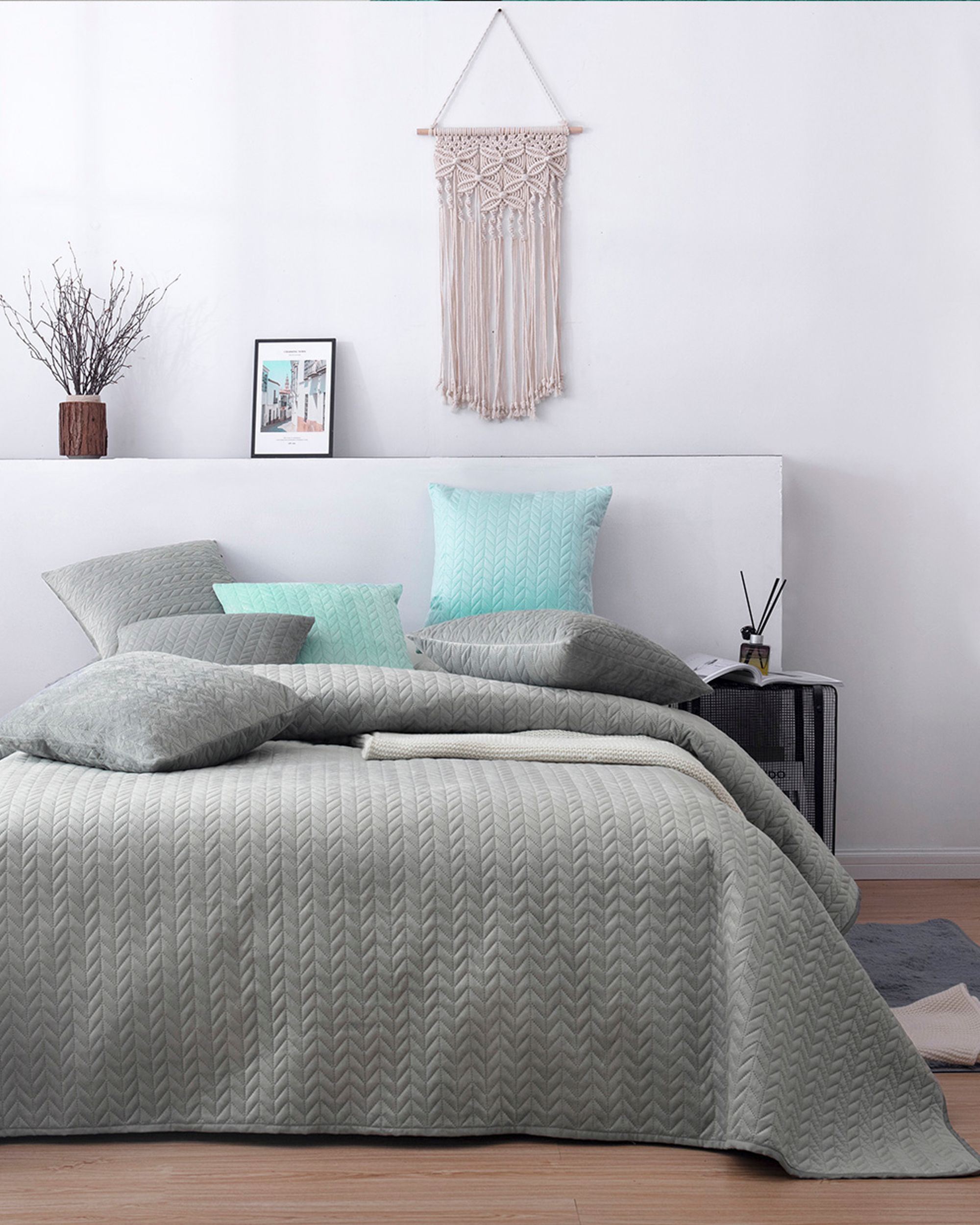 Bedspread on the bed Silky Chic 220x240 cm grey