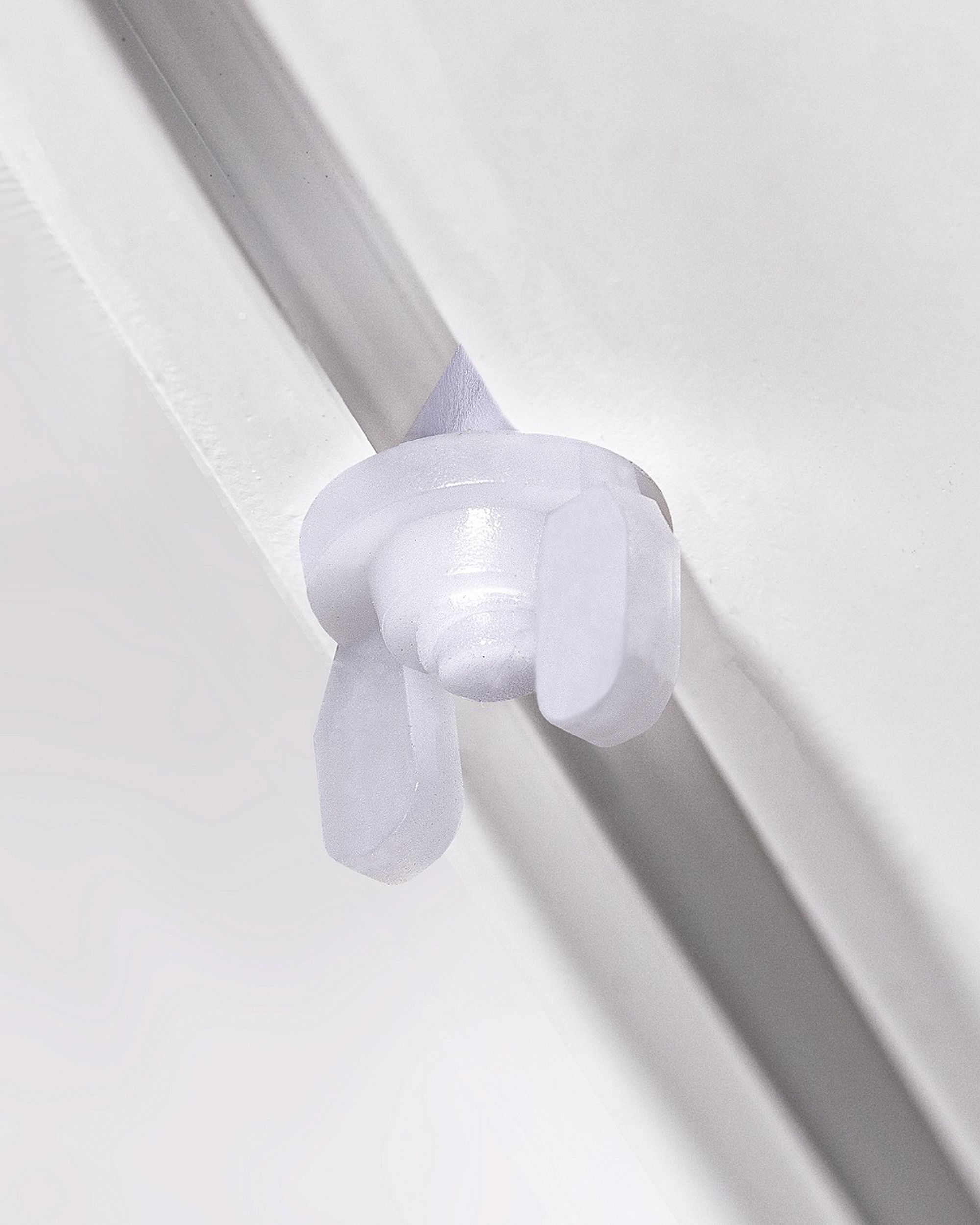 Butterfly rail lock