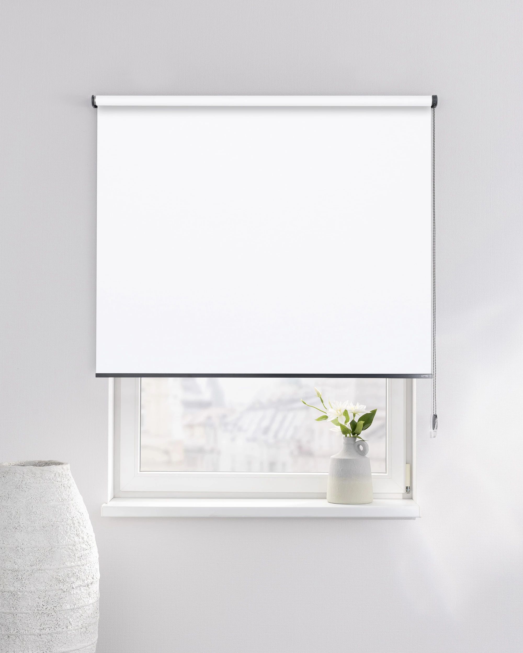 Classic Roller Blind colour white fabric blackout (hover)