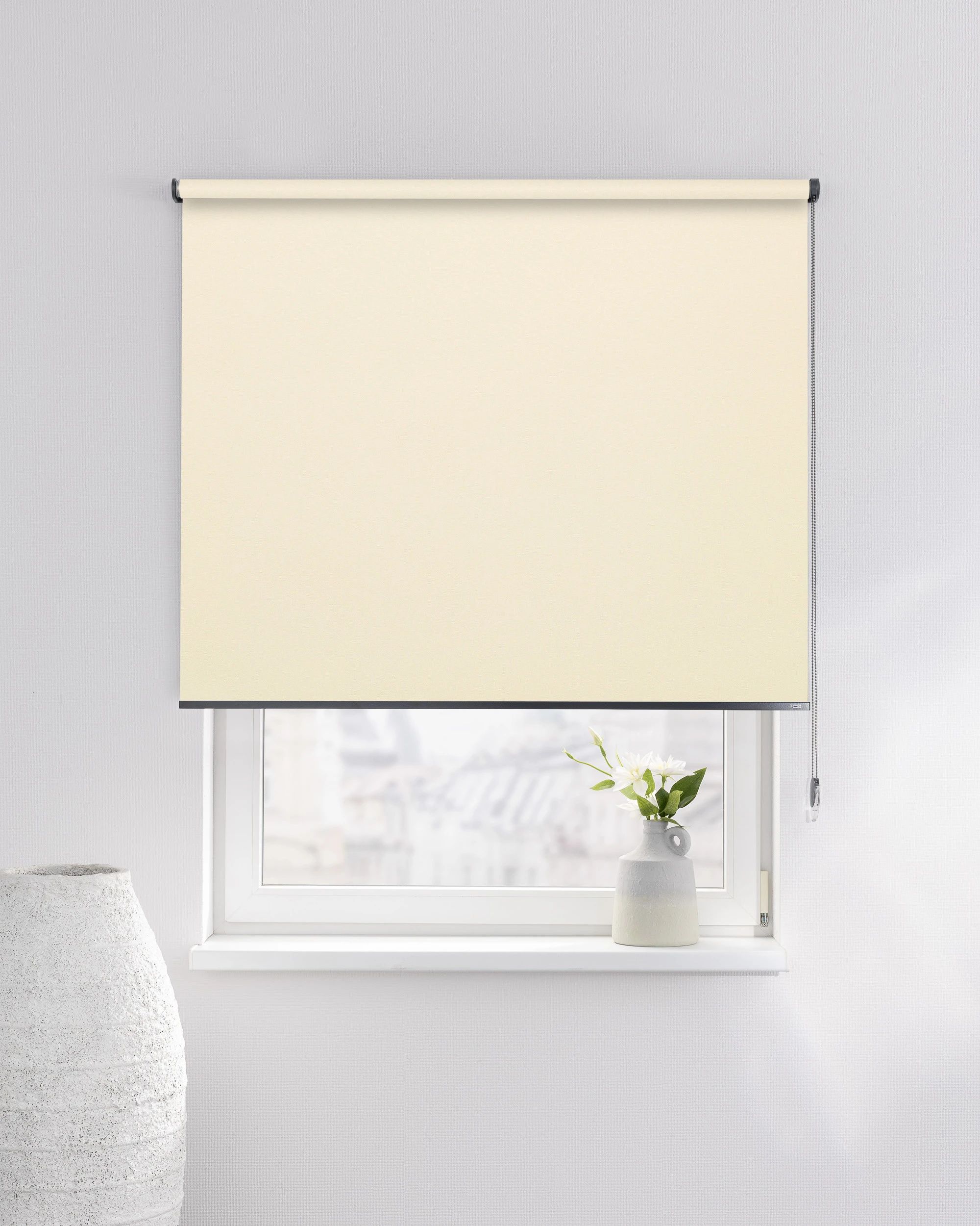 Classic Roller Blind colour beige fabric blackout (hover)