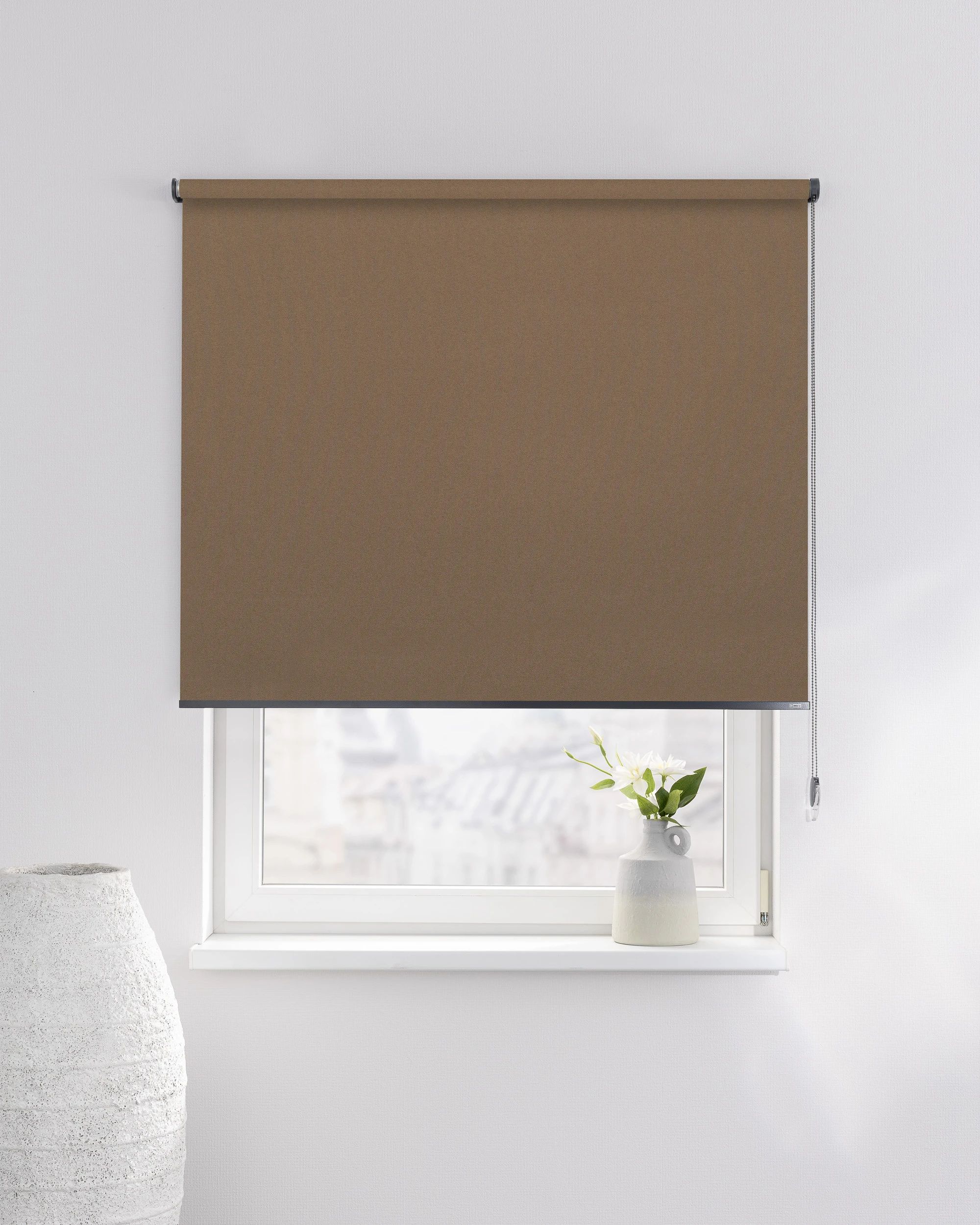Classic Roller Blind colour brown fabric blackout (hover)