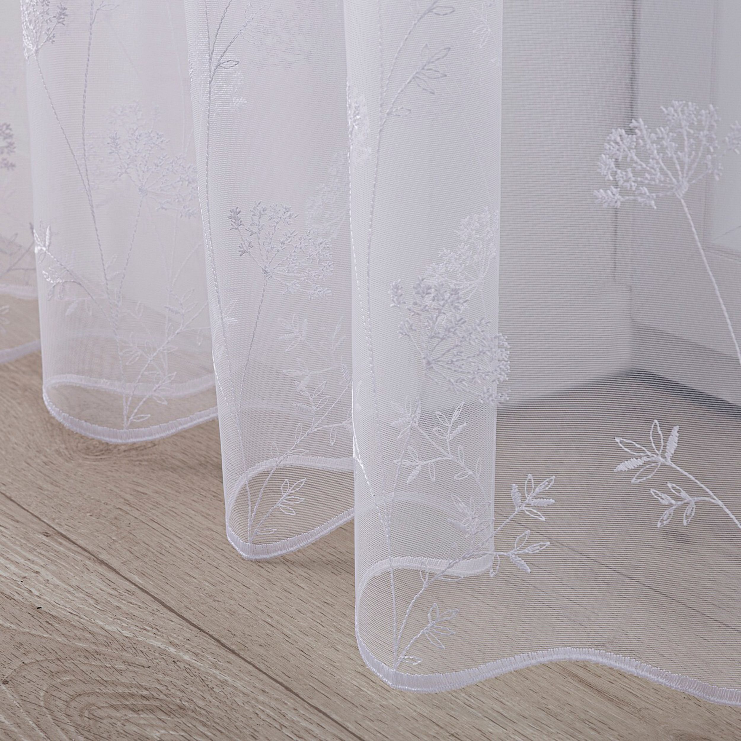 Voiles and Sheers 186-71 white with pattern