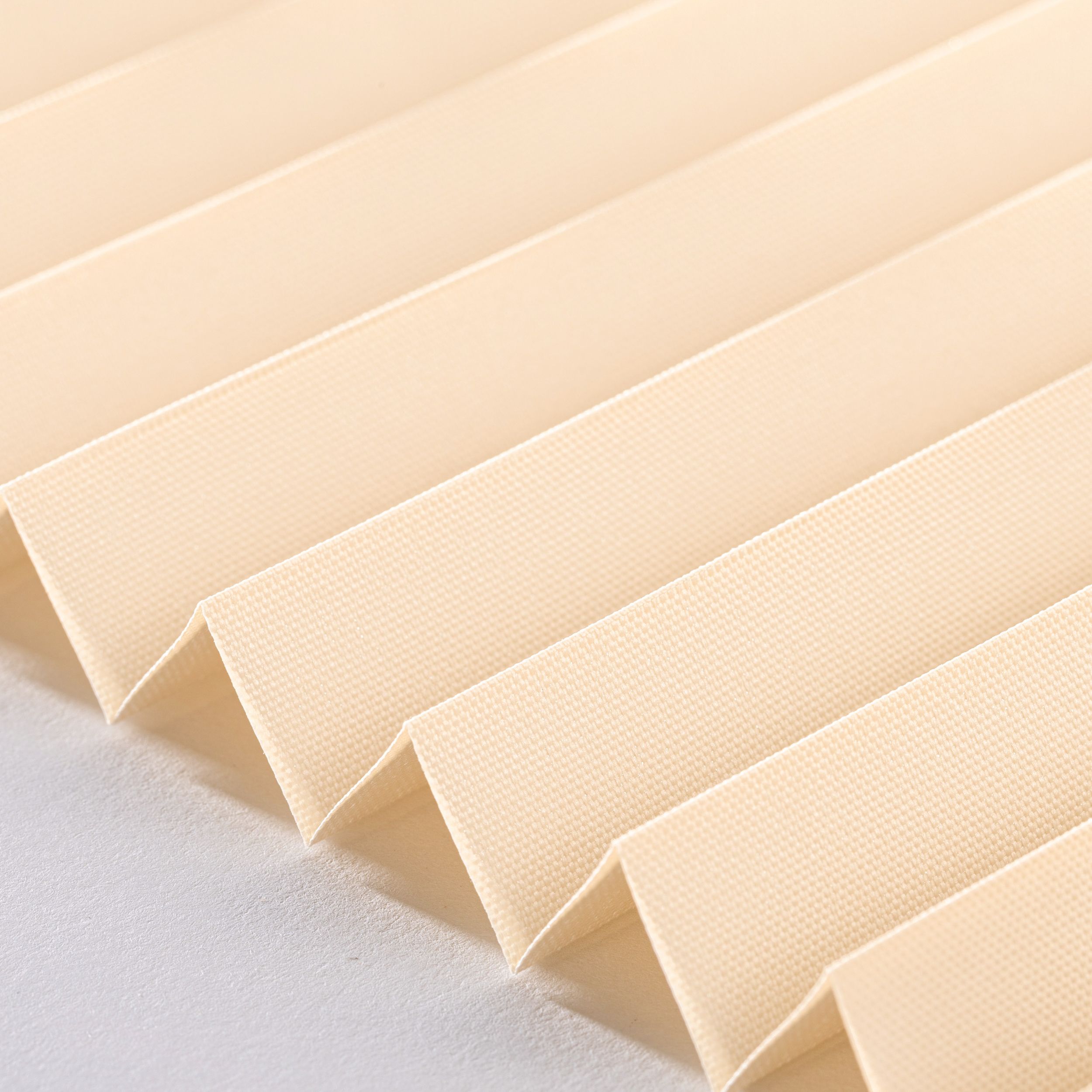 Pearl Basic – Harmonica pleated blinds BP-102 beige