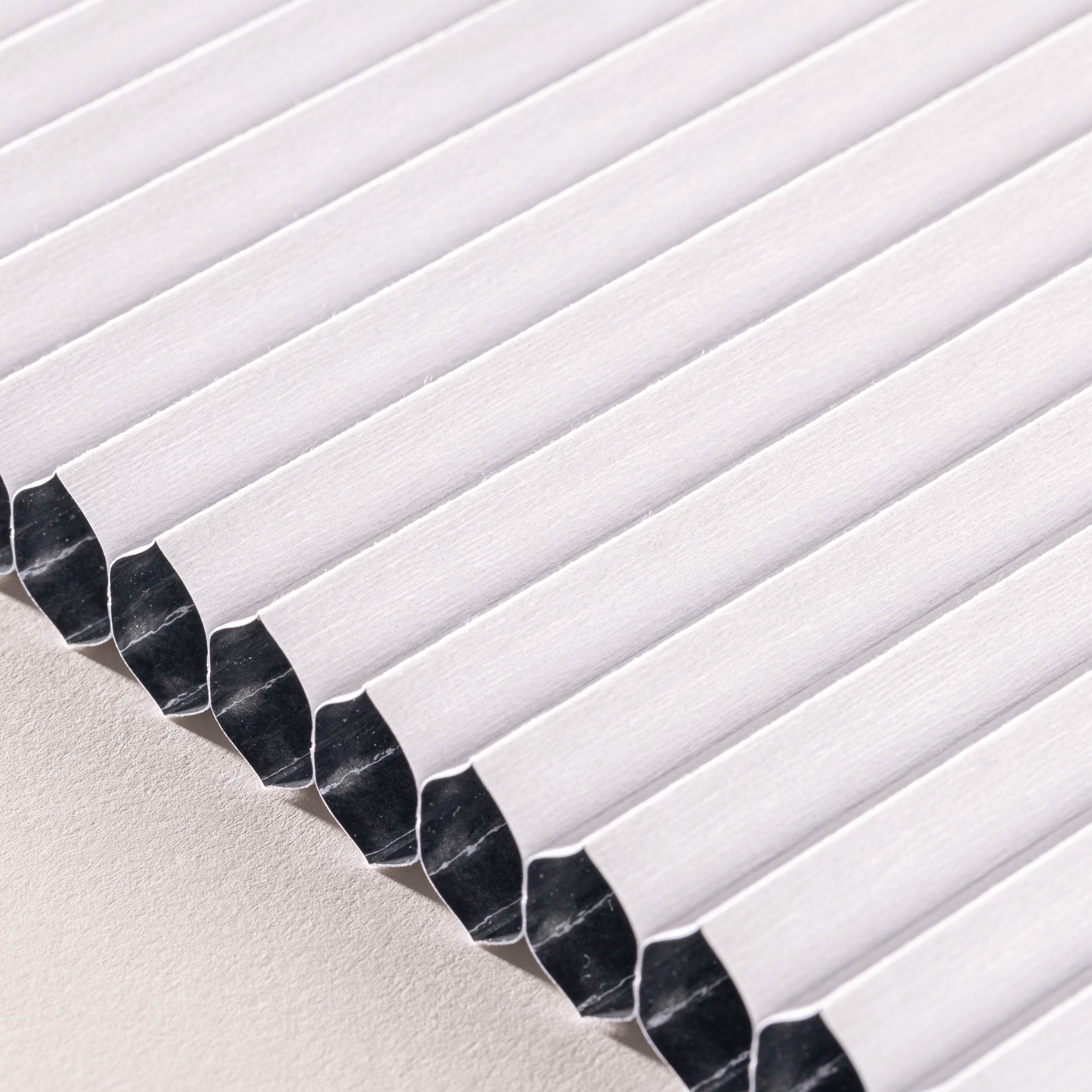 Blackout ALU – Honeycomb pleated blinds HA-100 cool white